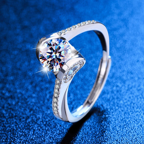 Chic Silver Moissanite Ring - Your Timeless Accessory